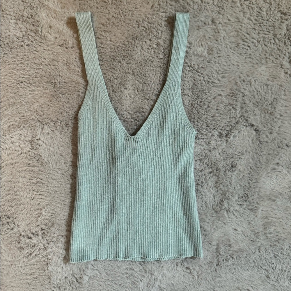 Backless tank top